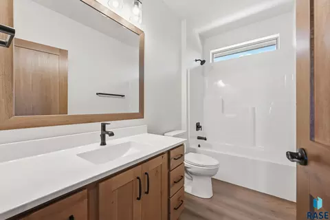 Bath - 2417 E Brek St, Brandon, SD 57005 photo 3 of 6