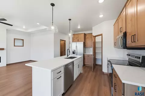 Kitchen - 2417 E Brek St, Brandon, SD 57005 photo 7 of 8