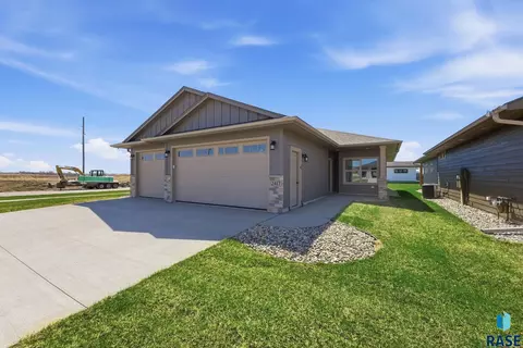 2417 E Brek St, Brandon, SD 57005