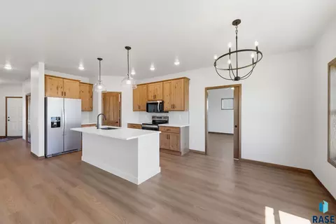 Kitchen - 2417 E Brek St, Brandon, SD 57005 photo 3 of 8