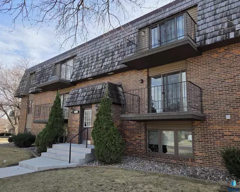 3600 S Gateway Blvd #103, Sioux Falls, SD 57106