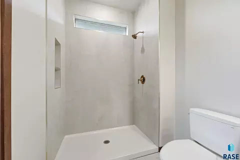 Bath - 2413 E Brek St, Brandon, SD 57005 photo 3 of 4