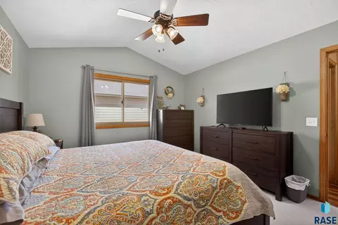 4219 E 37th St, Sioux Falls, SD 57103 photo 12