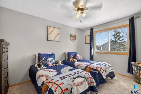 4219 E 37th St, Sioux Falls, SD 57103 photo 9