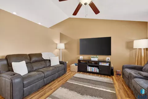 4219 E 37th St, Sioux Falls, SD 57103 photo 25