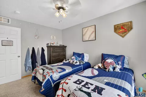 4219 E 37th St, Sioux Falls, SD 57103 photo 8