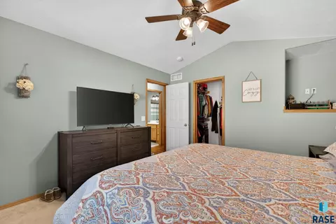 4219 E 37th St, Sioux Falls, SD 57103 photo 10