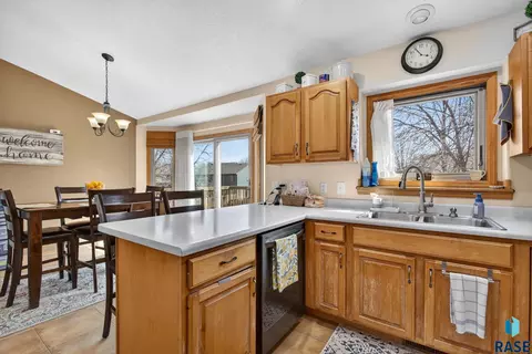 4219 E 37th St, Sioux Falls, SD 57103 photo 18