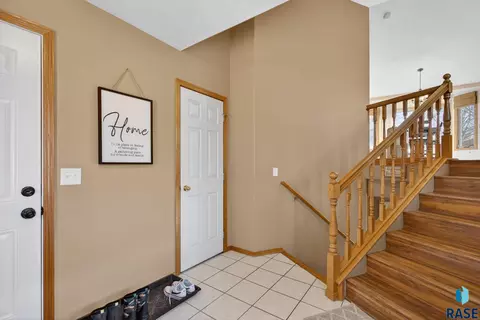 4219 E 37th St, Sioux Falls, SD 57103 photo 3