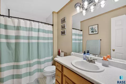 4219 E 37th St, Sioux Falls, SD 57103 photo 14