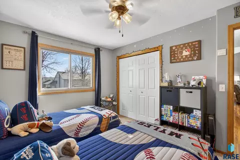 4219 E 37th St, Sioux Falls, SD 57103 photo 6