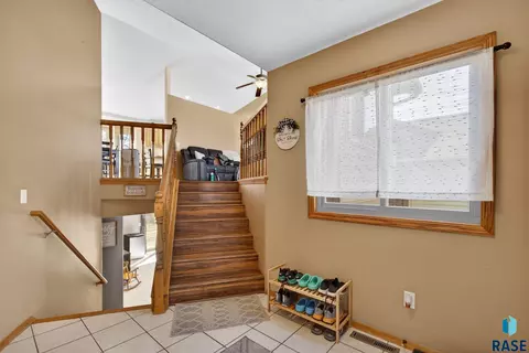 4219 E 37th St, Sioux Falls, SD 57103 photo 4