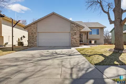 4219 E 37th St, Sioux Falls, SD 57103 photo 2