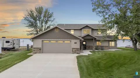 6578 Peninsula Pt, Wentworth, SD 57075