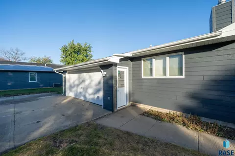 Exterior - 200 Best Point Dr, Madison, SD 57042 photo 6 of 22