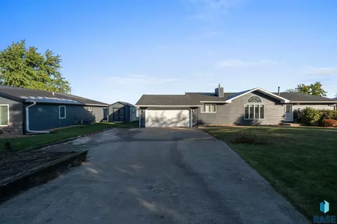 Exterior - 200 Best Point Dr, Madison, SD 57042 photo 18 of 22