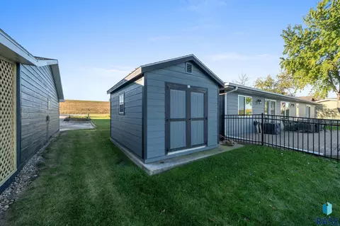 Exterior - 200 Best Point Dr, Madison, SD 57042 photo 10 of 22