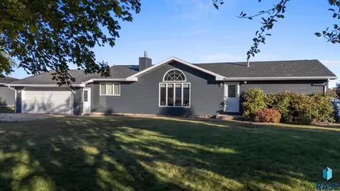 Exterior - 200 Best Point Dr, Madison, SD 57042 photo 19 of 22
