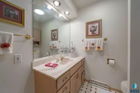 Bath - 200 Best Point Dr, Madison, SD 57042 photo 3 of 4