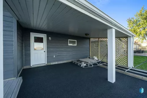 Exterior - 200 Best Point Dr, Madison, SD 57042 photo 17 of 22