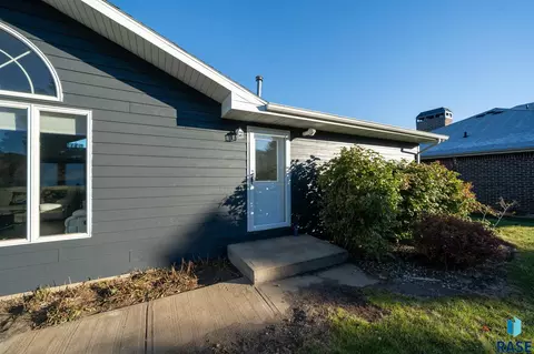 Exterior - 200 Best Point Dr, Madison, SD 57042 photo 5 of 22