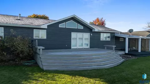 Exterior - 200 Best Point Dr, Madison, SD 57042 photo 21 of 22