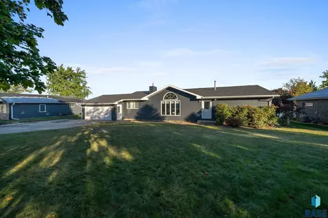 Exterior - 200 Best Point Dr, Madison, SD 57042 photo 3 of 22