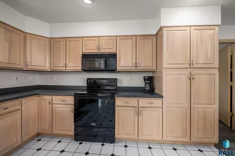 Kitchen - 200 Best Point Dr, Madison, SD 57042 photo 7 of 11