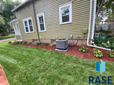 Exterior - 306 E 7th St, Dell Rapids, SD 57022 photo 4 of 11
