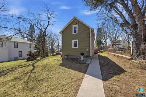 Exterior - 306 E 7th St, Dell Rapids, SD 57022 photo 8 of 11