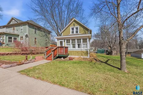 Exterior - 306 E 7th St, Dell Rapids, SD 57022 photo 10 of 11
