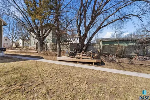 Exterior - 306 E 7th St, Dell Rapids, SD 57022 photo 5 of 11