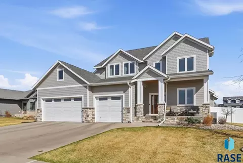 2504 W 95th St, Sioux Falls, SD 57108