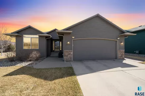 2704 S Grinnell Ave, Sioux Falls, SD 57106