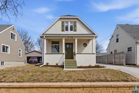 304 Highland Ave, Sioux Falls, SD 57103