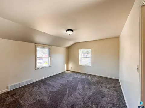 Bedroom - 1221 E 12th St, Sioux Falls, SD 57103 photo 7 of 11