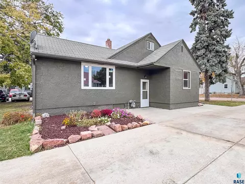 Exterior - 1221 E 12th St, Sioux Falls, SD 57103 photo 3 of 5
