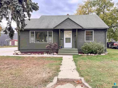Exterior - 1221 E 12th St, Sioux Falls, SD 57103 photo 2 of 5