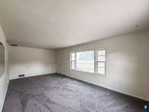 Living - 1221 E 12th St, Sioux Falls, SD 57103 photo 2 of 4