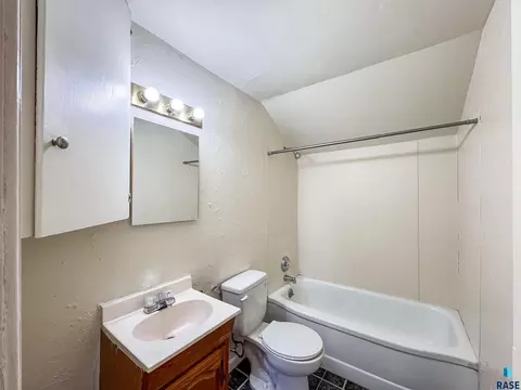 Bath - 1221 E 12th St, Sioux Falls, SD 57103 photo 2 of 2