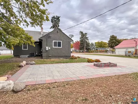 Exterior - 1221 E 12th St, Sioux Falls, SD 57103 photo 4 of 5