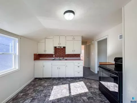 Kitchen - 1221 E 12th St, Sioux Falls, SD 57103 photo 6 of 7