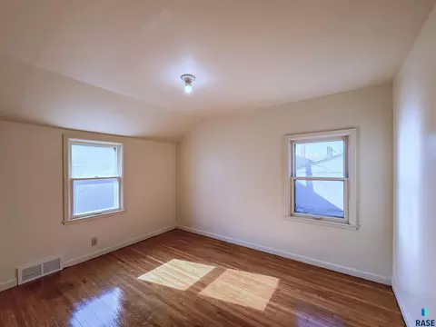 Bedroom - 1221 E 12th St, Sioux Falls, SD 57103 photo 8 of 11