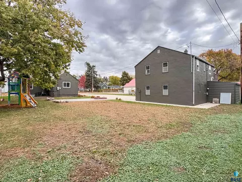 Exterior - 1221 E 12th St, Sioux Falls, SD 57103 photo 5 of 5