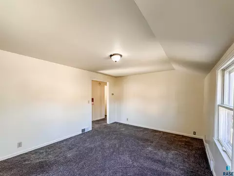 Living - 1221 E 12th St, Sioux Falls, SD 57103 photo 4 of 4