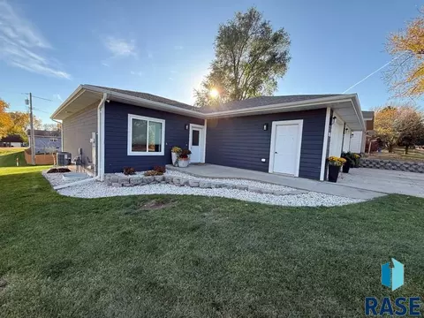 105 E 7th St, Dell Rapids, SD 57022 photo 12