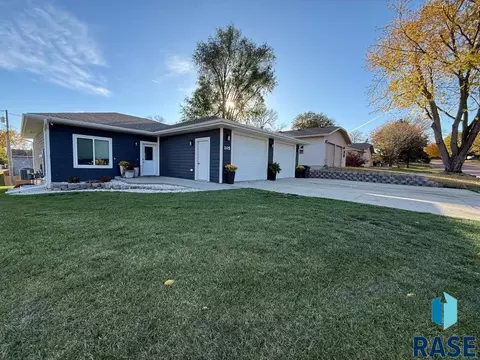 105 E 7th St, Dell Rapids, SD 57022 photo 6