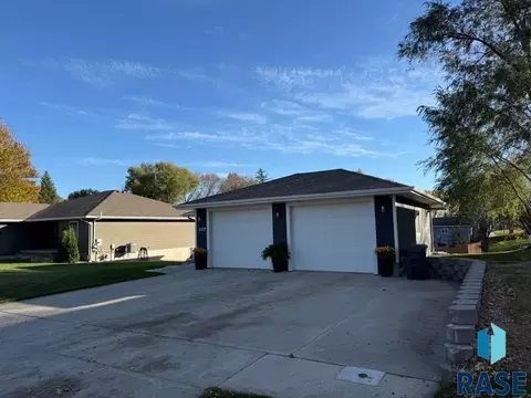 105 E 7th St, Dell Rapids, SD 57022 photo 7