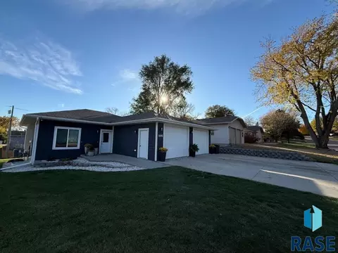 105 E 7th St, Dell Rapids, SD 57022 photo 4