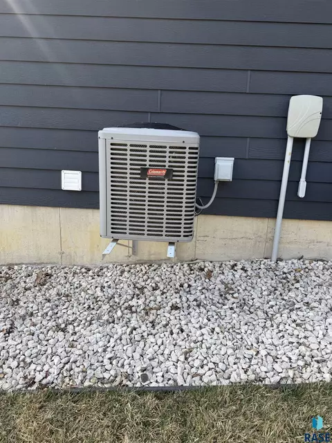 105 E 7th St, Dell Rapids, SD 57022 photo 29